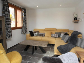 Chalet rénové, 3 ch, parking, proche commerces - FR-1-416-209